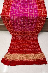 Sari Gharchola Bandhej de Seda Pura Hecho a Mano, Sari Nupcial de Lujo, Ropa Étnica India - Product Image 2