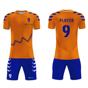 Conjunto de Camiseta de Fútbol Personalizada para Hombre Adulto, Manga Corta, Cuello en V, Estampado Geométrico Sublimado, Secado Rápido, 100% Poliéster - Product Image 1