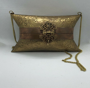 Boxy brass hand clutch featuring a hammered dimpled pattern, <b>hinged</b> <b>flap</b> with clasp closure, gold chain strap, at wholesale. - Product Image 3
