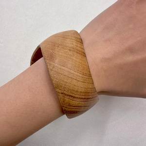 กำไลไม้ทำมือดีไซน์ล่าสุด คุณภาพสูง เป็นมิตรกับสิ่งแวดล้อม ตกแต่งแบบธรรมชาติ เหมาะสำหรับใส่ทุกวัน งานเทศกาล งานปาร์ตี้ รับสั่งทำได้ - Product Image 4