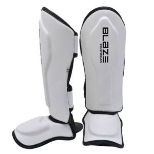 Espinilleras personalizadas para kickboxing, muay thai, entrenamiento y sparring, protectores de empeine y piernas de cuero genuino. - Product Image 1