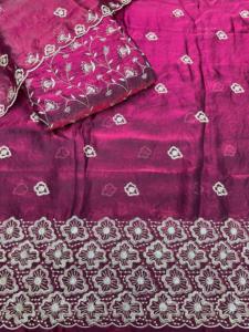 Tissu Rangoli Crush, largeur 44 pouces, surface souple, tombé fluide et élégant, pour robes de couture ethniques. - Product Image 5