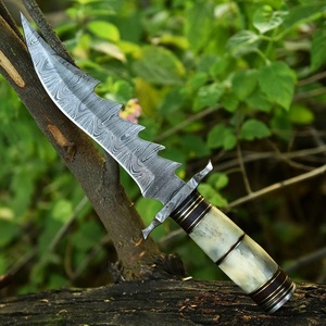 Couteau Bowie droit artisanal en acier Damas A&M ENTERPRISES, manche en os, pour la chasse, le camping et la survie. - Product Image 5