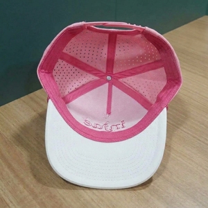 Casquette de golf OEM personnalisée à 5 panneaux, perforée, découpée au laser, broderie plate, visière pré-courbée, faible MOQ, fournisseur de casquettes en toile courantes, ODM - Product Image 4