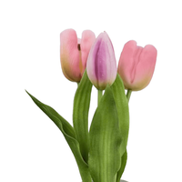 Fleurs de tulipes réalistes avec pot en TPE pour une présentation décorative moderne sur table de réception