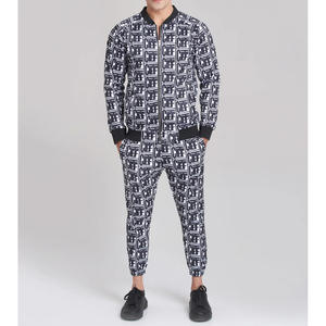 Ensemble de survêtement quotidien doux, chaud et confortable en mélange de coton, parfait pour les tenues décontractées et streetwear. - Product Image 1