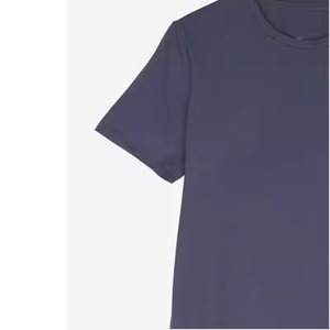 Camiseta de Moda Masculina de Primera Calidad con Tela de Algodón Ligera, Ajuste Cómodo y Elementos de Diseño Contemporáneos - Product Image 3