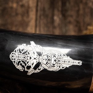 Taza de cuerno de búfalo hecha a mano, forma natural, tallada con temática animal, arte coleccionable, artesanía buraq - Product Image 2