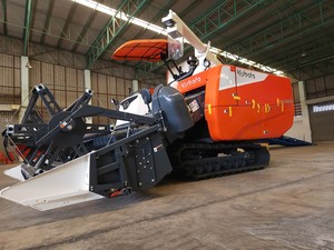 Kubota DC108X 108HP 2-<b>Row</b> Combine Harvester Gear Drive Diesel Engine Rice Harvester High Productivity Agricultural Machine - Product Image 5