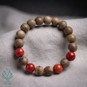 Bracelet en bois d'agar naturel du Vietnam en gros ASD10.02.005 avec 15 perles de bois d'agar et 4 perles de corail rouge sur cordon élastique extensible - Product Image 1