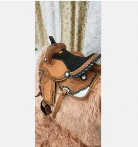 Silla de montar western inglesa de cuero de grado exportación con armazón de madera, equipo ecuestre para deportes ecuestres, disponible al mejor precio - Product Image 1