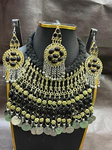 Exquisito conjunto de gargantilla y aretes afeganes Kuchi con incrustaciones de turquesa y cadenas de monedas de varias capas. - Product Image 5