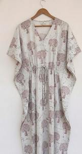 Robe longue kaftan en coton imprimé à la main pour femme, coupe ample, col en V, style bohème ethnique, tenue de plage estivale ou décontractée, faite main en Inde - Product Image 2