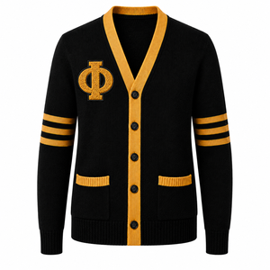 Cardigan noir en tricot pour femme Alpha Phi Alph avec rayures dorées, manches longues, pull décontracté pour la fraternité, l'université et le collège - Product Image 1