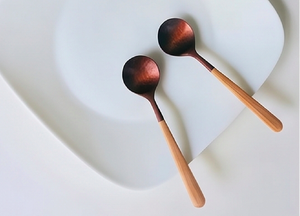Juego de cucharas de madera con cabeza de cobre, diseño minimalista, acabado mate, cubiertos para uso en catering, eventos y restaurantes. - Product Image 3