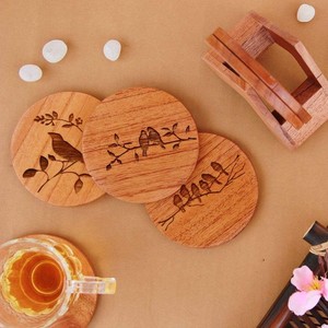 Ensemble de sous-verres en bois faits à la main - Design pyrogravé, vente en gros depuis l'Inde - Product Image 1
