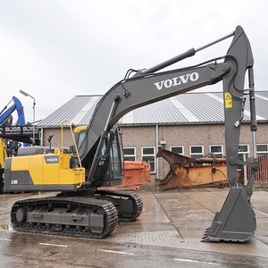 Excavatrice hydraulique Volvo EC 200D fiable, composants durables et moteur performant pour les besoins de travail intensifs quotidiens. - Product Image 2