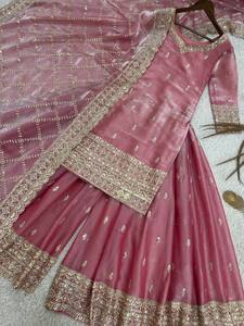 Présentation du nouveau top prêt-à-porter au design fantaisie, richement brodé et orné de sequins - Plazzo avec dupatta - Product Image 5