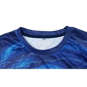 เสื้อยืดแขนสั้นผ้าฟลีซพิมพ์ลายแบบซับลิเมชั่นสั่งทำพิเศษ ปี 2025 สำหรับผู้ชาย ผ้าฝ้าย 100% เป็นมิตรกับสิ่งแวดล้อม แห้งเร็ว ระบายอากาศได้ดี น้ำหนัก 300 กรัม ป้องกันรอยยับ - Product Image 3