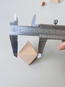 Vente en gros de dés en bois personnalisés à 6, 8 ou 12 faces, jouets en bois amusants - Product Image 5
