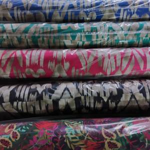 Fabriqué en Corée, 95% polyester, 5% élasthanne, tissu ITY imprimé, lot de tissus en stock, nombreux motifs floraux, meilleure qualité, designs magnifiques. - Product Image 5