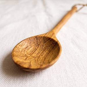 Cuillère à thé en bois de teck poli de qualité alimentaire, design classique, réutilisable, écologique, durable, manche long 24x3cm - Product Image 3
