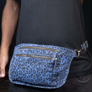 Bolso de Pecho Negro de Moda con Cremallera Antirrobo de Cuero Genuino para Hombre, Riñonera Deportiva Vertical para Senderismo con Logotipo Personalizado - Product Image 3