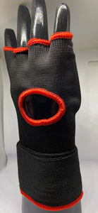 Bandages de boxe demi-doigts noirs et rouges en tissu élastique confortables pour l'entraînement toutes saisons - Product Image 3