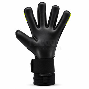 Gants de gardien de but avec technologie de maille respirante pour garder les mains au frais lors des matchs chauds, pour rester sereins et performants. - Product Image 4