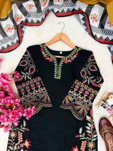Kurta noire brodée pour femme avec dupatta moutarde et pantalon palazzo crème, tenue traditionnelle indienne et pakistanaise décontractée, longueur cheville - Product Image 6