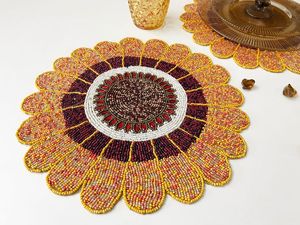 Set de table brodé et perlé fait main pour accessoires de luxe, événements spéciaux et décoration intérieure contemporaine - Product Image 1