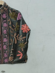 Veste artisanale en velours brodée Suzani, style vintage, pour festival, manteau d'hiver, vêtement bohème, blazer - Product Image 5