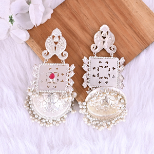 Pendientes étnicos con perlas y cristales rosas para mujer |   Joyería de Latón Plateado por Shilpi Impex - Product Image 6