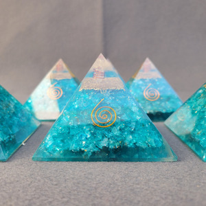 Pirámide de Resina Orgónica de Aguamarina Azul Premium de 9 cm, Tallada con Piedras Preciosas Naturales, con Bobina de Cobre Ecológica, Gran Venta - Product Image 2