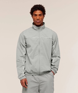 Veste de survêtement homme gris clair à manches longues avec fermeture éclair, col montant, design sportif respirant, poches latérales, idéale pour le printemps - Product Image 1