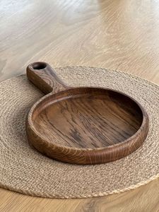 Bandeja de Servir Antideslizante de Madera de Acacia Premium con Asa de Madera para Cocina, Exhibición de Queso, Pan y Bocadillos, Presentación Rústica para Comedor - Product Image 1