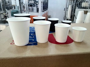 Gobelets en papier kraft jetables avec couvercles blancs, design à paroi simple/double/ondulée pour boissons chaudes, gobelets à café écologiques à emporter - Product Image 2