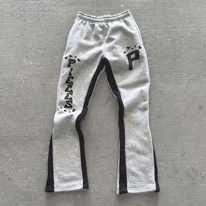 Pantalon cargo Y2K pour homme en molleton de coton de haute qualité avec impression personnalisée en relief, coupe évasée et empilée, pantalon de survêtement et jogging pour homme - Product Image 3