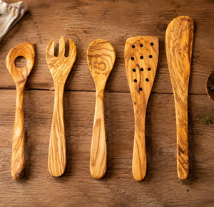 Juego de 5 utensilios de cocina de madera de olivo, cucharas de cocina de madera hechas a mano, regalo rústico para el hogar - Product Image 1