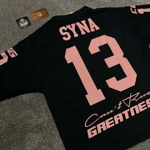 เสื้อยืดโอเวอร์ไซส์พิมพ์ลายสไตล์สตรีทแวร์ฟุตบอลย้อนยุคสำหรับผู้ชายแบบ OEM สั่งทำพิเศษ ทรงหลวมไหล่ตก ทรงบ็อกซี่ วินเทจ ผ้าตาข่าย - Product Image 4