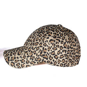 Gorra de béisbol retro de pana cálida con estampado de leopardo, gorro de invierno grueso de felpa con visera para hombre - Product Image 2