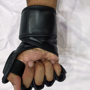 ออกแบบโลโก้ของคุณเองได้ ถุงมือฝึกซ้อม MMA หนังคุณภาพสูง ทนทาน น้ำหนักเบา ระบายความชื้น พร้อมสายรัดแบบตะขอเกี่ยว - Product Image 2