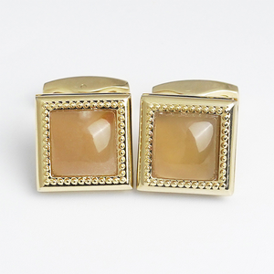 Boutons de manchette de luxe en agate jaune plaqué or 18 carats - Pierre précieuse Feng Shui pour homme |   MSDAVA005 |   Collection Tinh Vu |   Vietnam - Product Image 1