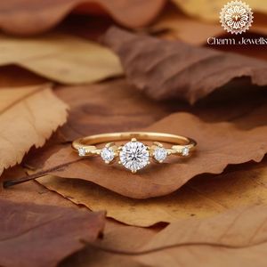 แหวนหมั้นผู้หญิง Charm_Jewells ชุบทองคำขาว 18K ประดับเพชรโมอิสซาไนต์ทรงคุชชั่น ดีไซน์คลาสสิคแบบหนามเตย พร้อมใบรับรอง IGI - Product Image 1