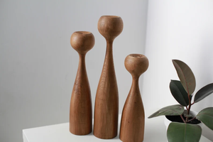 Portavelas de madera hecho a mano para decoración de mesa por B H Brothers - Product Image 2