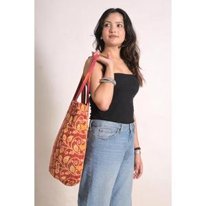 Sac fourre-tout Kantha floral fait main, sac à bandoulière vintage en coton, réutilisable, durable, unisexe, pour les courses et le quotidien - Product Image 4