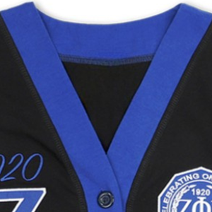 เสื้อคาร์ดิแกน Zeta Phi Beta รุ่นครบรอบ 100 ปี สีดำ-น้ำเงิน สำหรับผู้หญิง แบบติดกระดุม ถักนิตติ้ง รุ่นฉลองครบรอบ 1920 - Product Image 5
