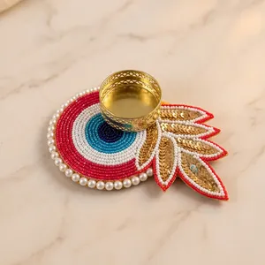 Support de bougie Diya rond fait main avec des perles et un support doré pour les activités religieuses - Product Image 5