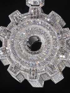 Colgante MACHINE de Estilo Hip Hop con Incrustaciones de Diamantes 3D, en Plata de Ley 925 con Moissanita VVS/D, Disponible al Mejor Precio - Product Image 2