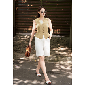 Pantalones Cortos Bermuda de Poliéster Blancos Casuales Elegantes para Mujer de Vietnam, de Cintura Alta y Corte Entallado, Marca EVAN - Product Image 2